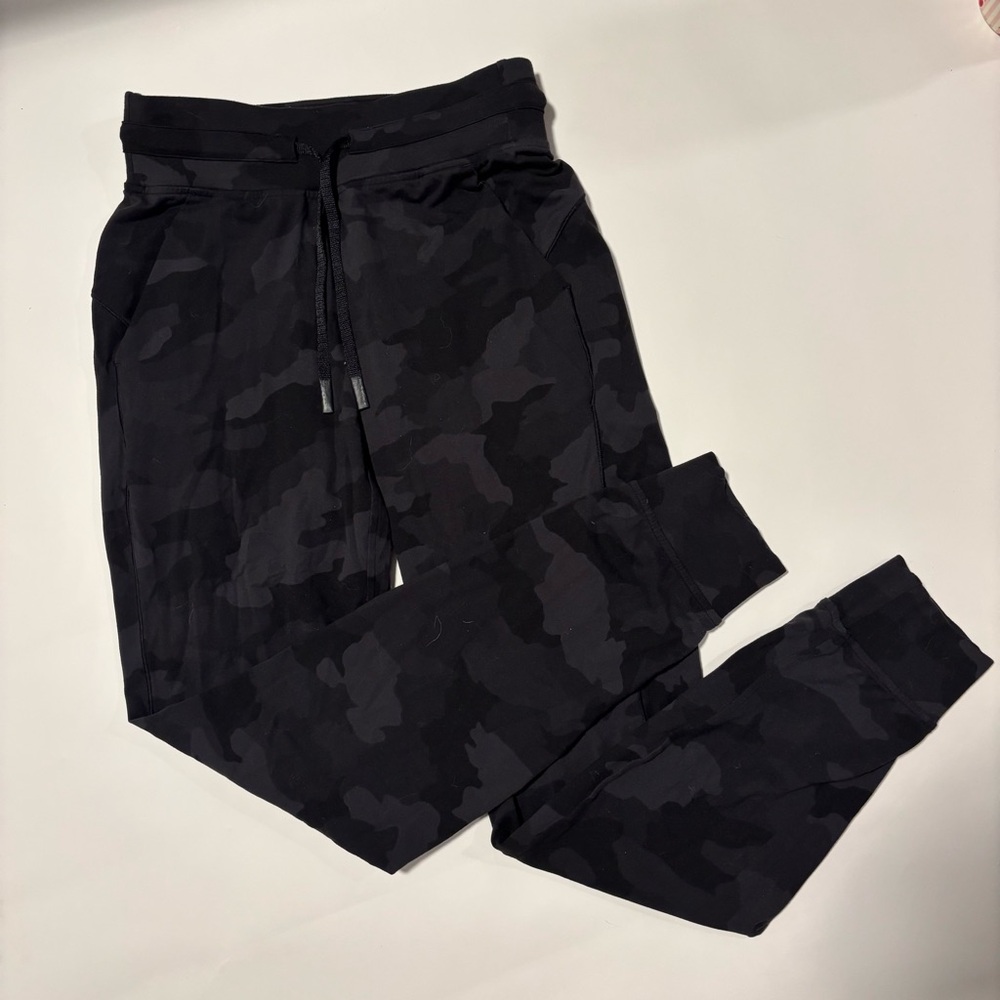 Lululemon Scuba High-Rise Jogger Fleece Heritage 365 Camo Deep Coal Sz 2